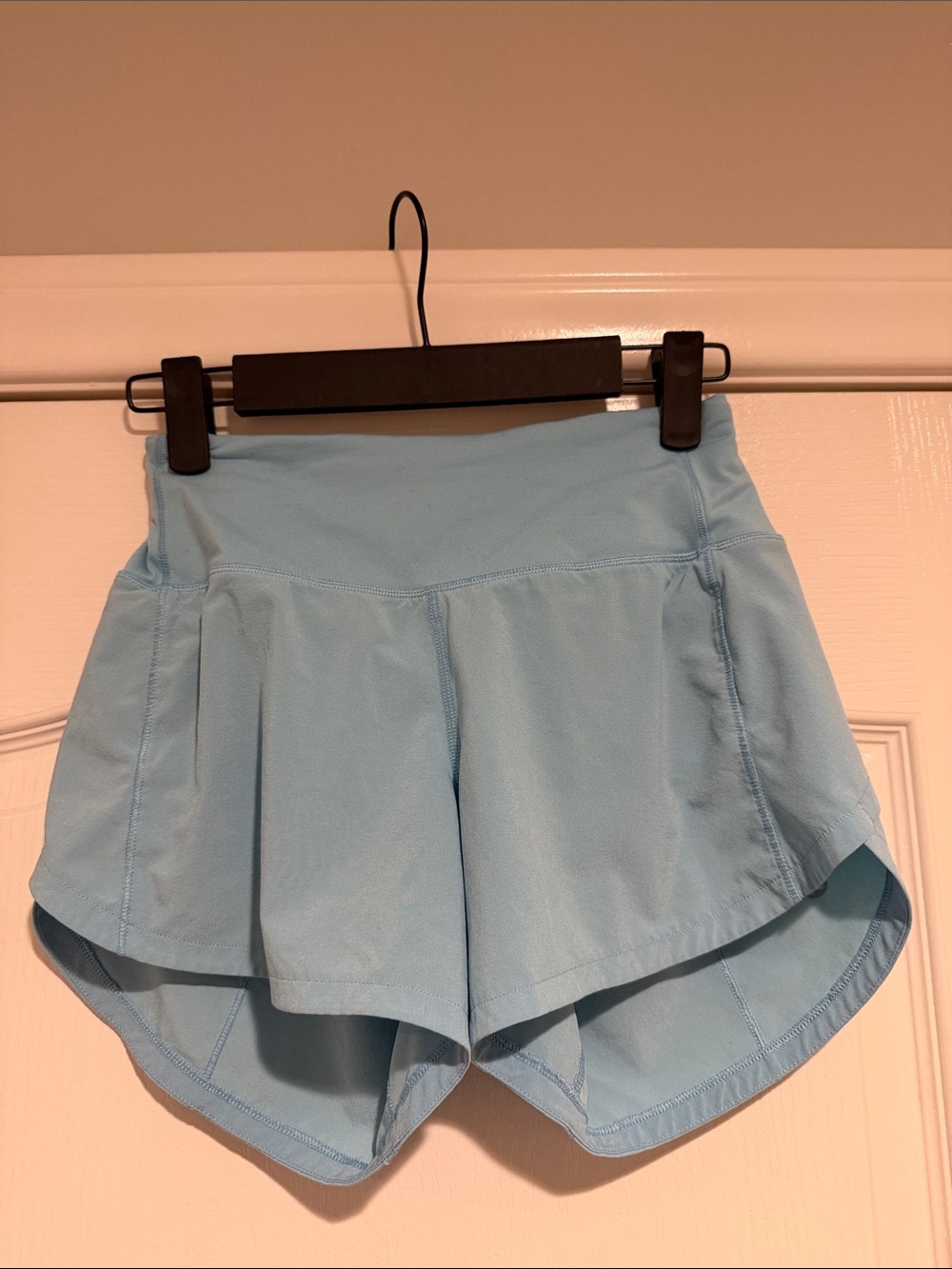 Lululemon Women’s Blue Chill Mid Rise Speed Up 4 inch Shorts